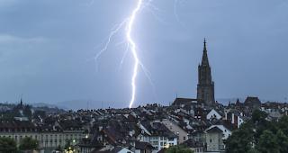 Im Kanton Bern wurden 1068 Blitze registriert. (Archivbild)