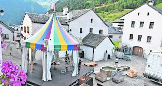 Enorm. Die Aufbauarbeiten f&uuml;r die bevorstehende Sendung auf dem Simpiler Dorfplatz erstreckten sich &uuml;ber f&uuml;nf Tage. 