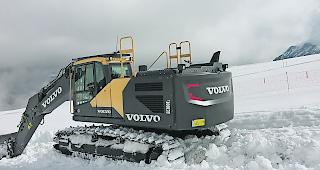 F&uuml;r den Betrieb des Sommerskigebiets kommen schwere Maschinen zum Einsatz.