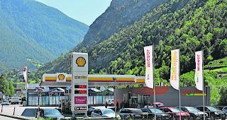 Bestehender Migrolino. Tankstelle mit integriertem Shop und Waschanlage auf Territorium der Gemeinde Stalden.  