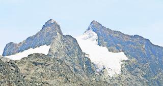 Ugandas h&ouml;chster Punkt. Die Margherita-Spitze des Ruwenzori (rechts) mit ihren 5109 m.  