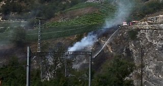 Die brennende B&ouml;schung am Rufiweg in Susten war f&uuml;r die L&ouml;schfahrzeuge nur schwer zug&auml;nglich.
