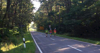 In den fr&uuml;hen Morgenstunden vom Sonntag war es endlich so weit: die drei Oberwalliser Kevin Schwestermann, Joel Ruffiner und Fabian Jordan sind am Brandenburger Tor zum 1000 Kilometer langen Marsch ins Briger Stockalperschloss aufgebrochen.