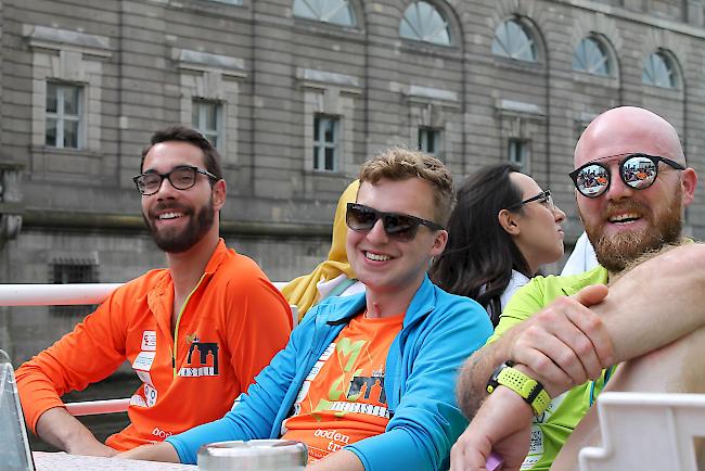 Die nötige Entspannung darf nicht fehlen: Bei einer gemütlichen Schifffahrt auf der Spree konnten die drei nochmals ein bisschen Auszeit geniessen. 