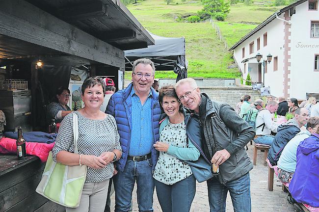 Liselotte Venetz (61) aus Saas-Balen, Siegfried (58) und Edeltrud Burgener (52) aus Saas-Balen, Urs Bumann (56) aus
Sitten.