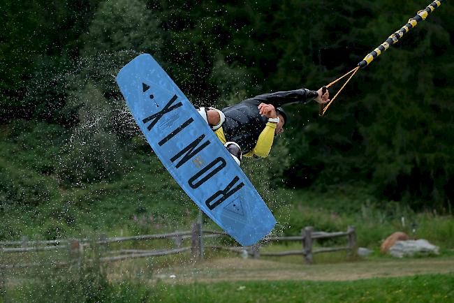 Die Wakeboarder-Szene traf sich zur Schweizermeisterschaft in Täsch.