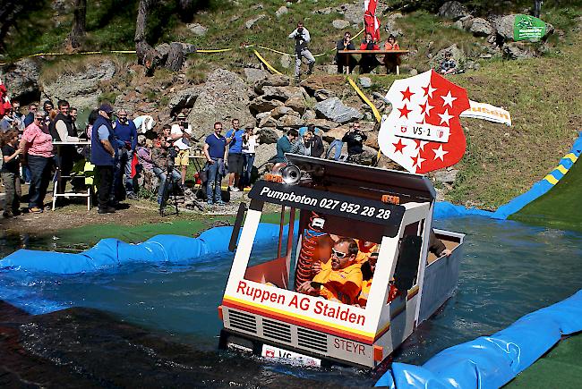 VS 1 ging beim Waters Slide in Simplon baden.