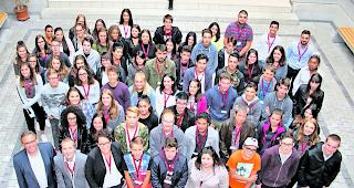 Lernwillig. Staatsrat Roberto Schmidt mit den Lernenden der Kantonsverwaltung. 