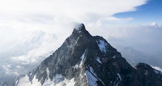 Seine Verehrer kann man sich bekanntlich nicht aussuchen - das gilt auch f&uuml;r das Matterhorn, an dem offensichtlich auf die rechtspopulistische Partei AfD gefallen findet. (Symbolbild).