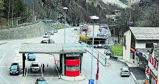 Aufgeflogen. Bei einer Zollkontrolle in Gondo entdeckten Beamte das Paket mit den Dopingmitteln. 