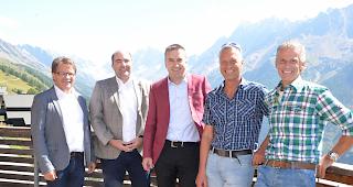 Der Vorstand der Oberwalliser Bergbahnen blickte auf ein intensives Jahr zur&uuml;ck (v.l.): Karl Roth, Valentin K&ouml;nig, Berno Stoffel, Markus Hasler und Rainer Flaig.