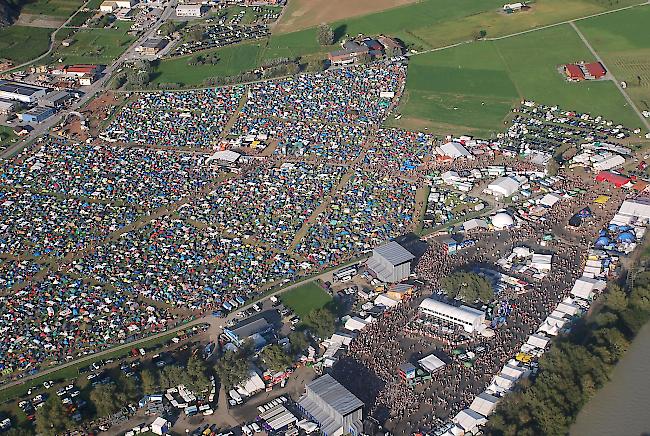 Aus dem Helikopter bietet das Festival einen beeindruckenden Anblick. 