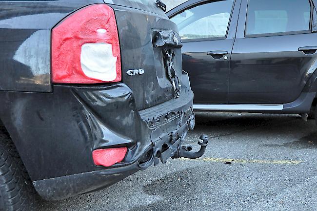 Mehrere Fahrzeuge wurden komplett zerstört, weitere beschädigt.