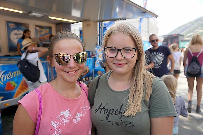 Janice Furrer (14) und Jessica Voeffray (14), beide aus Gampel