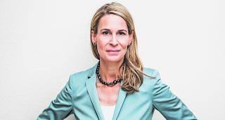 Kritischer Blick. &laquo;Die Selbstverantwortung, auch f&uuml;r die eigenen Tugenden, kommt vielerorts zu kurz&raquo;, meint Katja Gentinetta. 