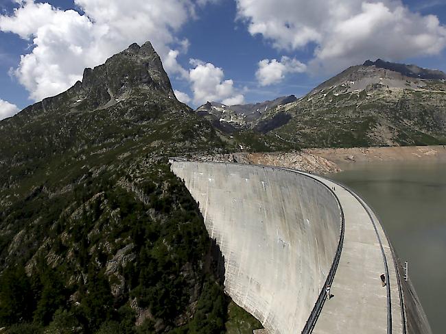 Staumauer Emosson: Am Vormittag tauchte die Aktie des Energiekonzerns Alpiq. Dieser hatte einen Verlust kommuniziert und zugleich mitgeteilt, dass er an seinem Wasserkraftportfolio festhalten will. (Archivbild)