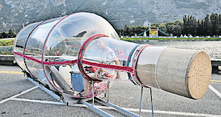 Eingeschlossen. In der Flasche wird es bis zu 50 Grad heiss: Doch sch&auml;tzt Extremk&uuml;nstler Poincheval spezielle Herausforderungen.