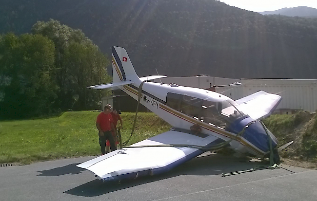 Das verunfallte Flugzeug auf dem Flugplatz Raron.