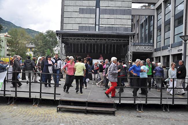 Impressionen des 4. Tanz auf dem La-Poste-Platz.