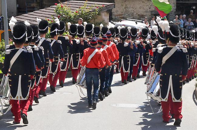 Ahnenmusikanten. Impressionen vom 53. Bezirksfest Westlich Raron in Ausserberg.