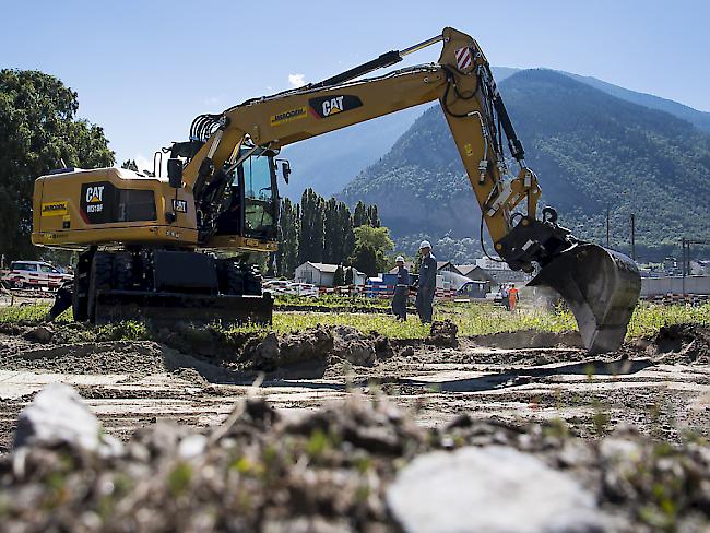 Pilotsanierung einer mit Quecksilber verschmutzten Parzelle im Sommer 2016 in Visp. Muss der Staat Wallis auch im Kanton Waadt für Verschmutzungen aufkommen? (Archivbild)