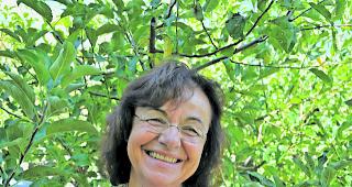 Ehrenburgerin. Christel Willa hat Texte um Ausdr&uuml;cke und Redensarten aus dem Alltag des L&ouml;tschentals gewoben: &laquo;Deren Bedeutung im Tal klar und gel&auml;ufig ist&raquo;, betont die Autorin. 