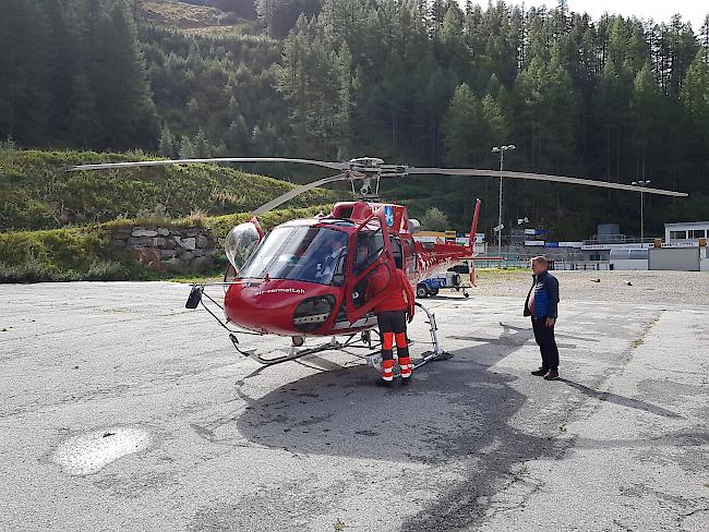 Wie erwartet ist am frühen Sonntagmorgen am Triftgletscher ein Stück der Gletscherzunge abgebrochen. Verletzt wurde niemand, auch Gebäude kamen keine zu Schaden. Am Sonntagmorgen erfolgte ein Rekognoszierungsflug ins Gebiet.  