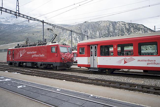 Bei einem Rangierunfall im Bahnhof Andermatt UR sind 30 Menschen verletzt worden.