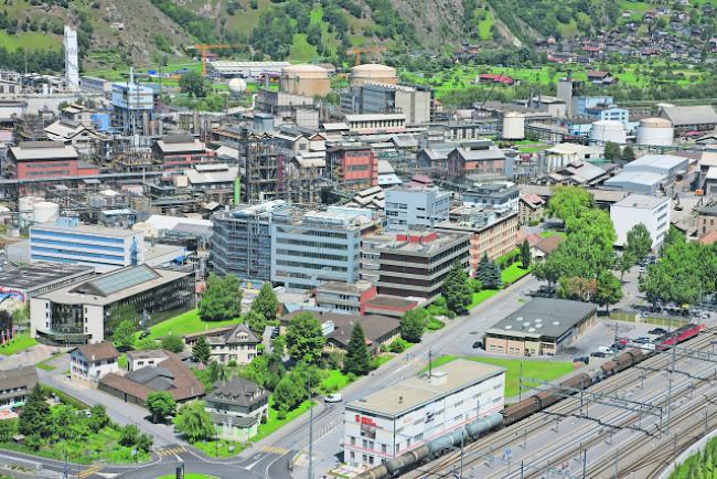 Blick auf das Lonzawerk in Visp