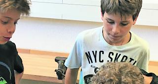 Orgelpfeifen. Sch&uuml;ler stellten Orgelpfeifen her  &ndash;  und wie sie t&ouml;nen, ist n&auml;chste Woche zu h&ouml;ren. 