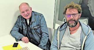 Zuversichtlich. Walter Niklaus (links) und Jean-Claude Amaudruz vom Vorstand des Oberwalliser Kellertheaters: mit viel Zuversicht in die neue Spielzeit.  