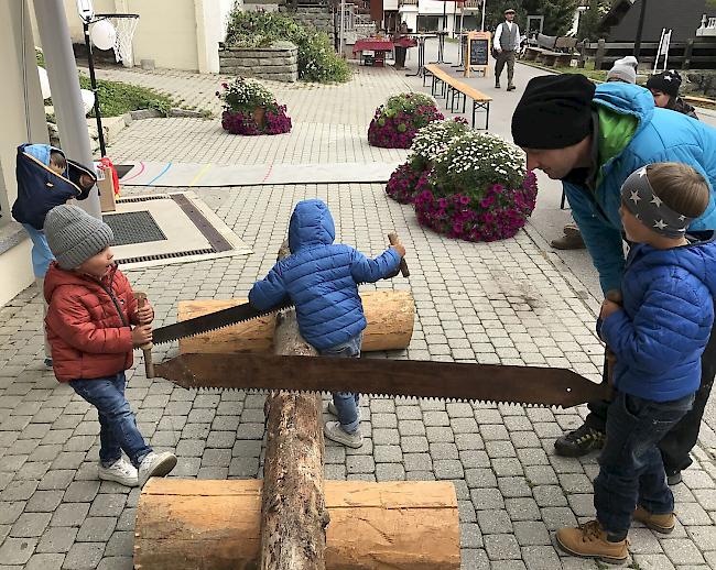 Zur Premiere des «Traditions-Wuchunänd» fanden zahlreiche Zuschauer den Weg auf die Bettmeralp. 