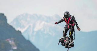 Spektakul&auml;r. Franky Zapata auf seinem Flyboard. 
