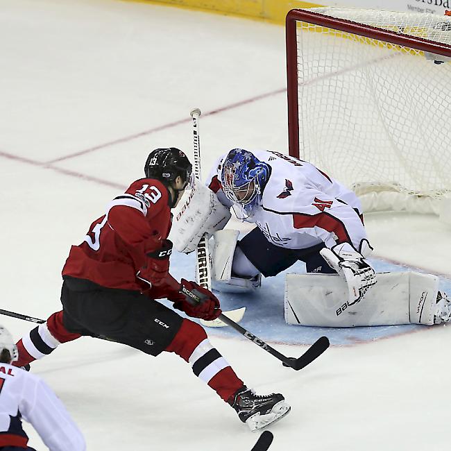 New Jerseys Nico Hischier kurz vor dem sehenswerten 4:1-Treffer gegen die Washington Capitals bei seinem ersten NHL-Einsatz