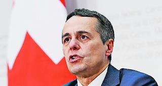 Bundesratswahl. Der neu gew&auml;hlte Bundesrat Ignazio Cassis an seiner ersten Medienkonferenz. 