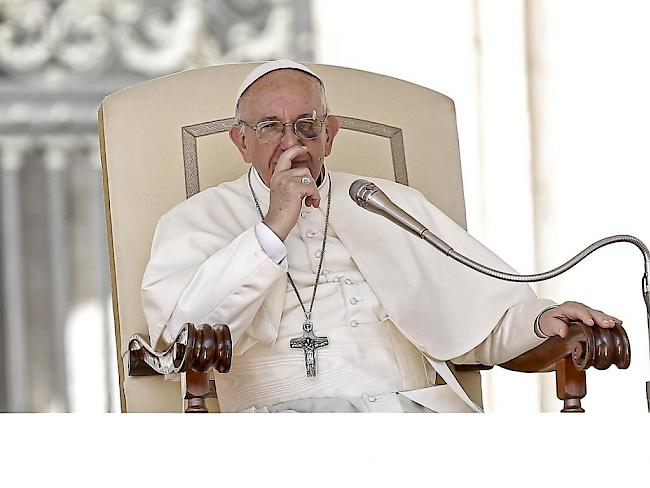 Papst Franziskus hat eingeräumt, dass die katholische Kirche die Aufarbeitung von Kindermissbrauchs-Fällen einige Zeit verschlafen hat. (Archivbild)