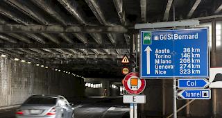 Wegen eines Defekts im L&uuml;ftungssystem bleibt der Tunnel am Grossen St. Bernhard bis am 8. Oktober gesperrt. 