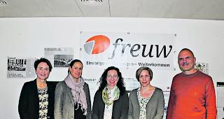 Mit vereinten Kr&auml;ften. Der Vereinsvorstand, bestehend aus Barbara Guntern Anthamatten, Mirjam Bumann-Ricci, Carla Bertholjotti, Andrea Mengis und Uli Truffer (von links), setzt sich f&uuml;r die tats&auml;chliche Gleichstellung ein. 