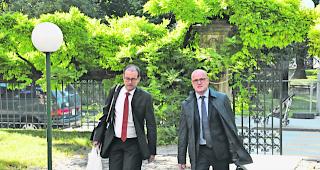 Von Recht und Gerechtigkeit. Staatsanwalt Andreas Seitz (links) und J&uuml;rg Biners Pflichtverteidiger Martin Dietrich aus Z&uuml;rich. Im Wallis war niemand bereit, Biner zu vertreten. 