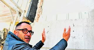 L&auml;ngs und quer. &laquo;An mehreren Stellen der Aussenwand werden zehn Zentimeter breite und drei Millimeter dicke Carbonriemen vertikal aufgeklebt und in jeder Zwischendecke horizontal verankert&raquo;, erkl&auml;rt Architekt Xavier Chavaz.