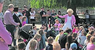 Kinderschar. Am Samstag war das Heidadorf fest in Kinderhand.  