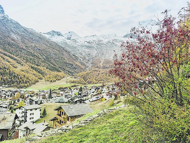 Im Saastal will man gegen Kurtaxensünder vorgehen (im Bild Saas-Fee).