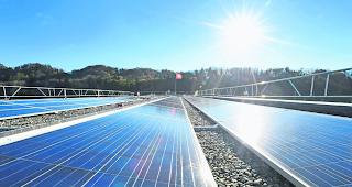 Solaranlage. Laut Urteil des Walliser Kantonsgerichts sind Solaranlagen keine Erweiterungsbauten und damit nicht abgabepflichtig. 