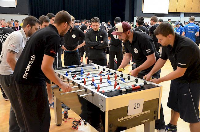 Tischfussball. Impressionen vom zweiten Spieltag der diesjährigen Tablesoccer League in der Briger Simplonhalle.