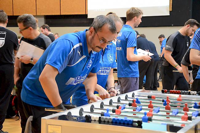 Tischfussball. Impressionen vom zweiten Spieltag der diesjährigen Tablesoccer League in der Briger Simplonhalle.