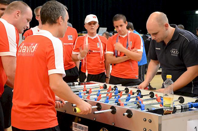 Tischfussball. Impressionen vom zweiten Spieltag der diesjährigen Tablesoccer League in der Briger Simplonhalle.