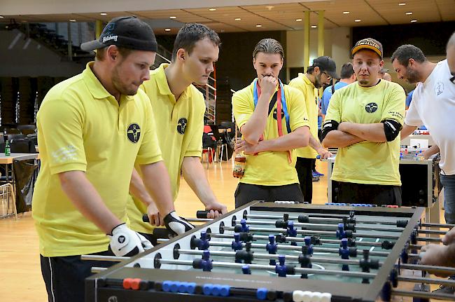 Tischfussball. Impressionen vom zweiten Spieltag der diesjährigen Tablesoccer League in der Briger Simplonhalle.