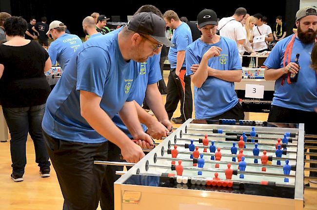 Tischfussball. Impressionen vom zweiten Spieltag der diesjährigen Tablesoccer League in der Briger Simplonhalle.