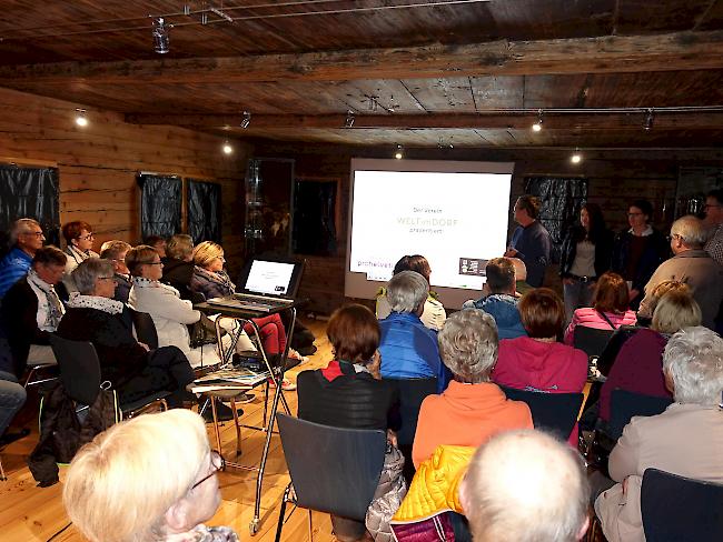 Grosses Interesse an der Diashow über das Leben in Simplon Dorf