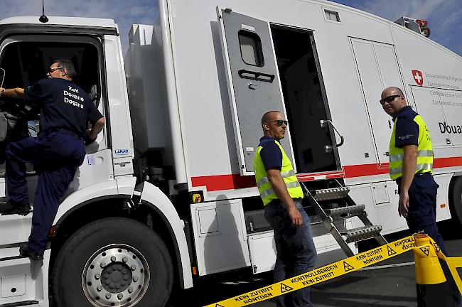 Der neue LKW-Scanner in der Zollanlage